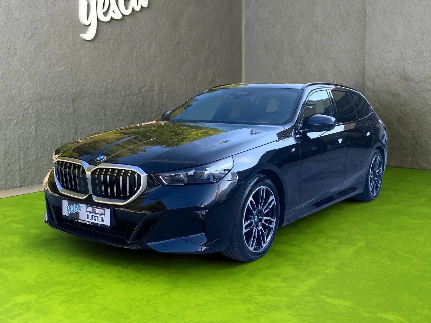 BMW 520 520 d xDrive M Sport, Top Zustand viele Extras Schwarz - 1