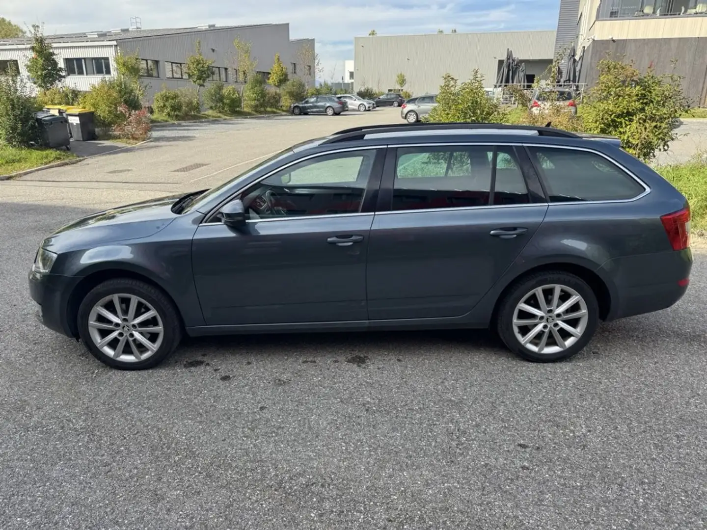 Skoda Octavia SKODA OCTAVIA COMBI 2.0 TDI BMV6 Style 150ch 4x4 ATTELAGE 4 ROUES NEIGE OFFERTE Grau - 2