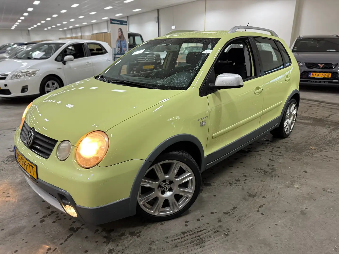 Volkswagen Polo 1.4-16V FUN / NAP / RIJDT SCHAKELT GOED / CROSS Geel - 1