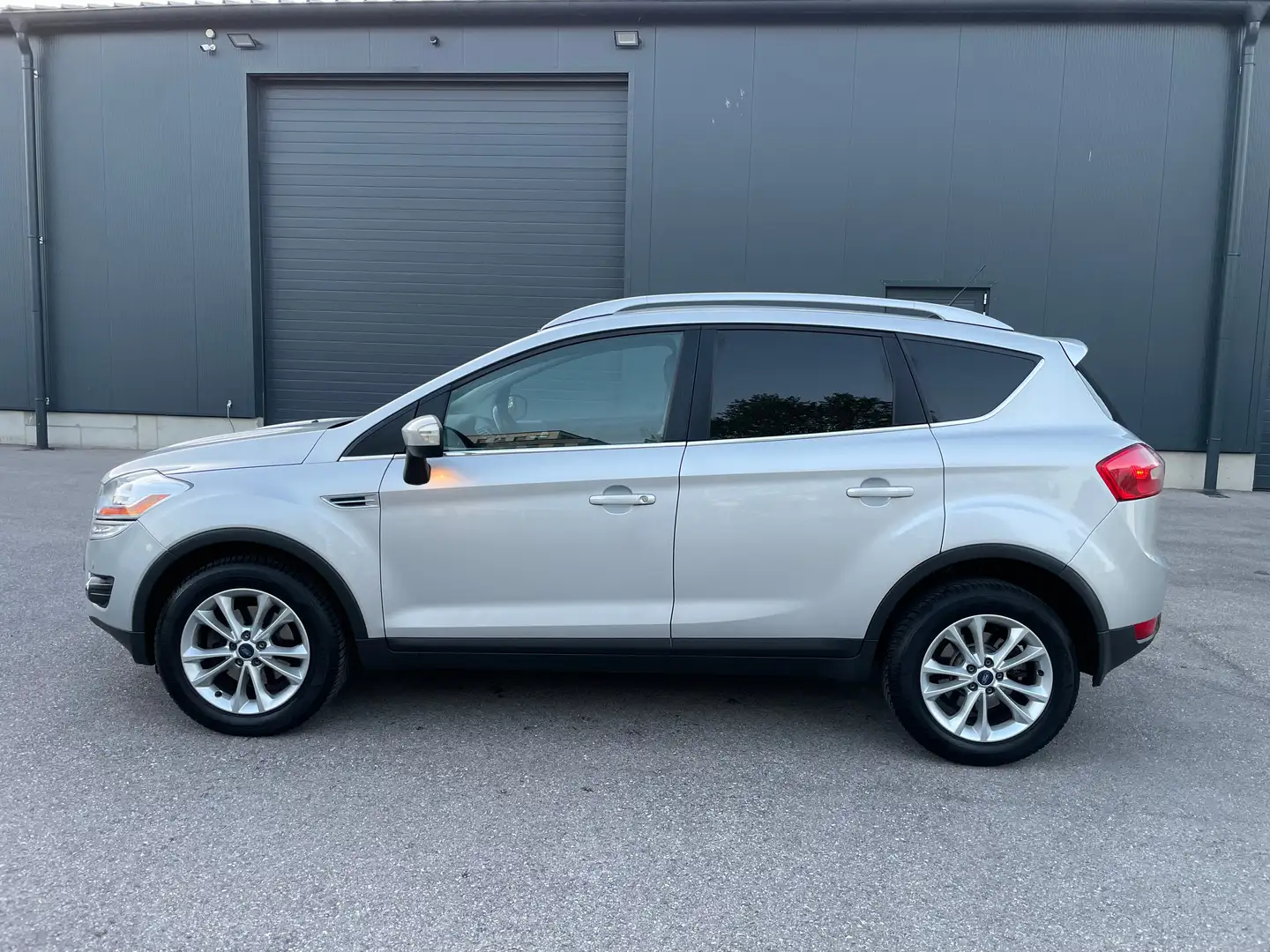 Ford Kuga 2.0 TDCi Titanium 4x4 ALLRAD, LEDER,NAVI,XENON, Argento - 1