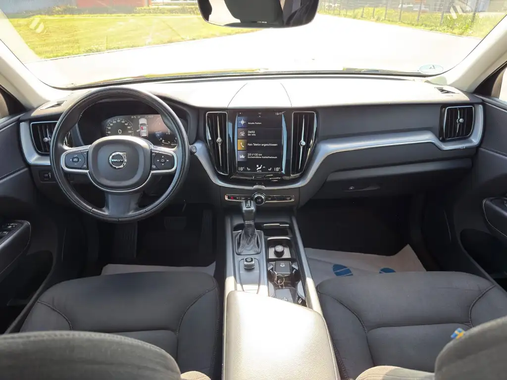 Volvo XC60 Momentum AWD | Nahezu Vollausstattung Bild 10