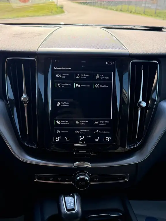 Volvo XC60 Momentum AWD | Nahezu Vollausstattung Bild 20