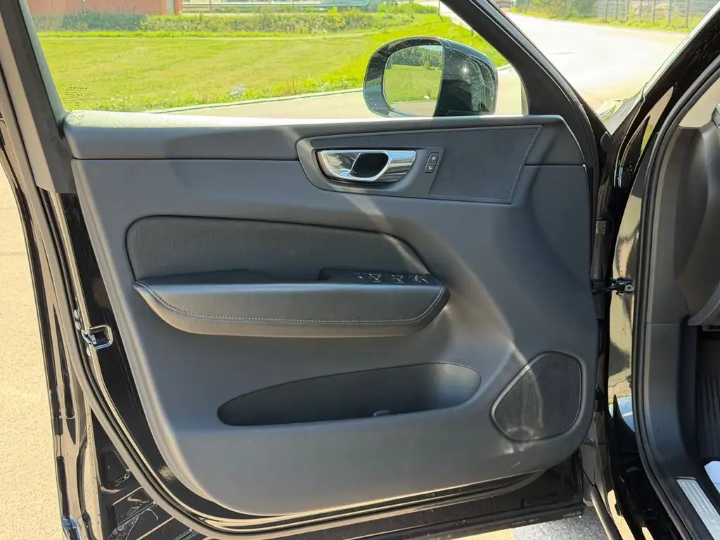 Volvo XC60 Momentum AWD | Nahezu Vollausstattung Bild 15