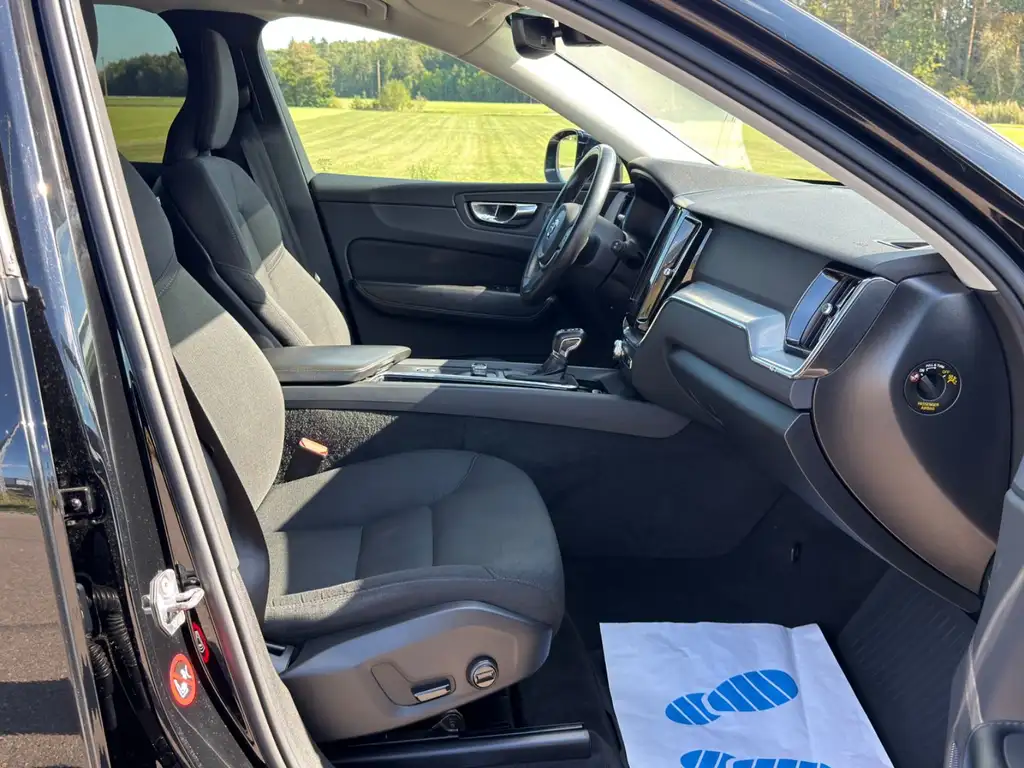 Volvo XC60 Momentum AWD | Nahezu Vollausstattung Bild 12