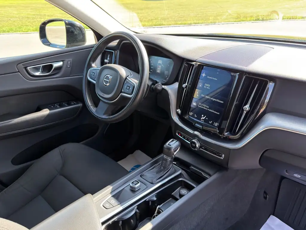 Volvo XC60 Momentum AWD | Nahezu Vollausstattung Bild 11