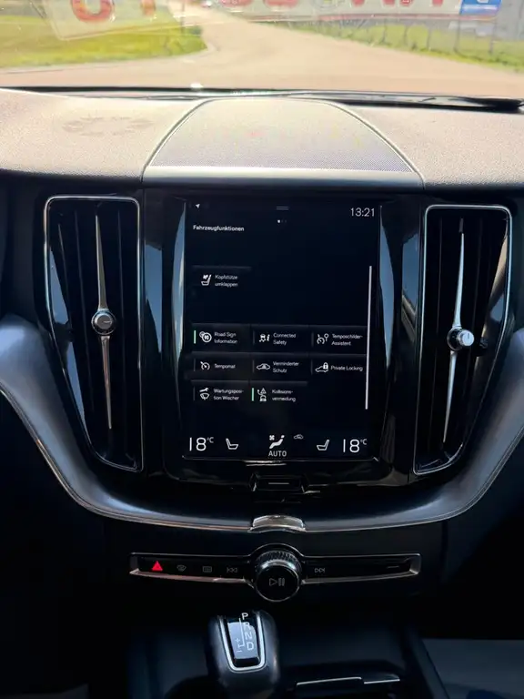 Volvo XC60 Momentum AWD | Nahezu Vollausstattung Bild 19