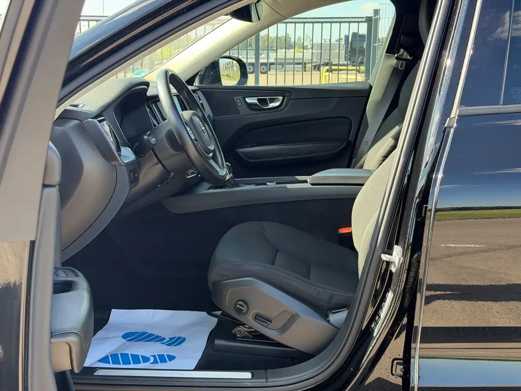 Volvo XC60 Momentum AWD | Nahezu Vollausstattung Bild 8