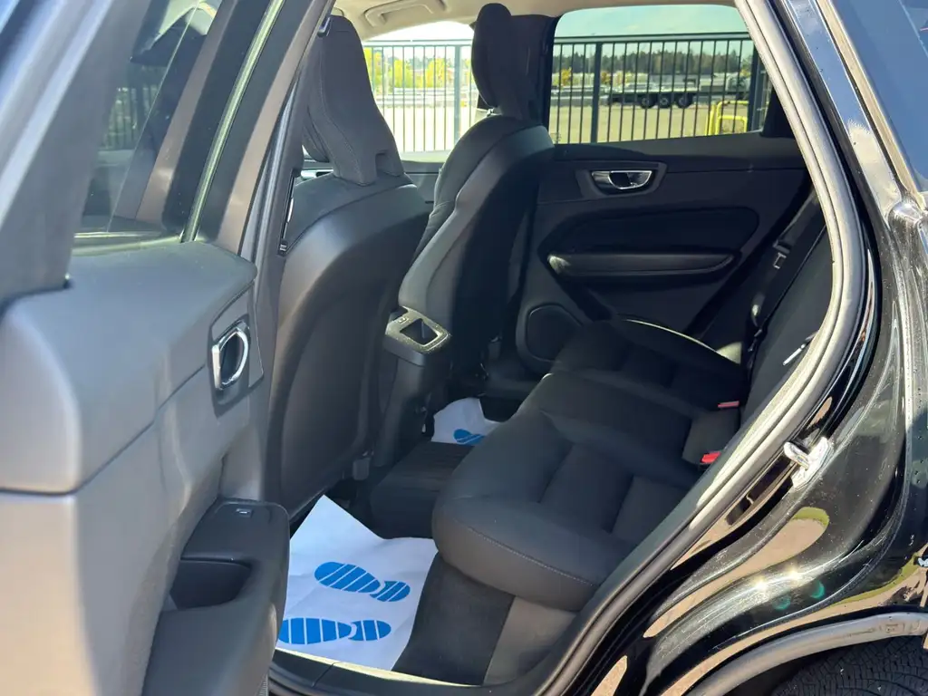 Volvo XC60 Momentum AWD | Nahezu Vollausstattung Bild 13