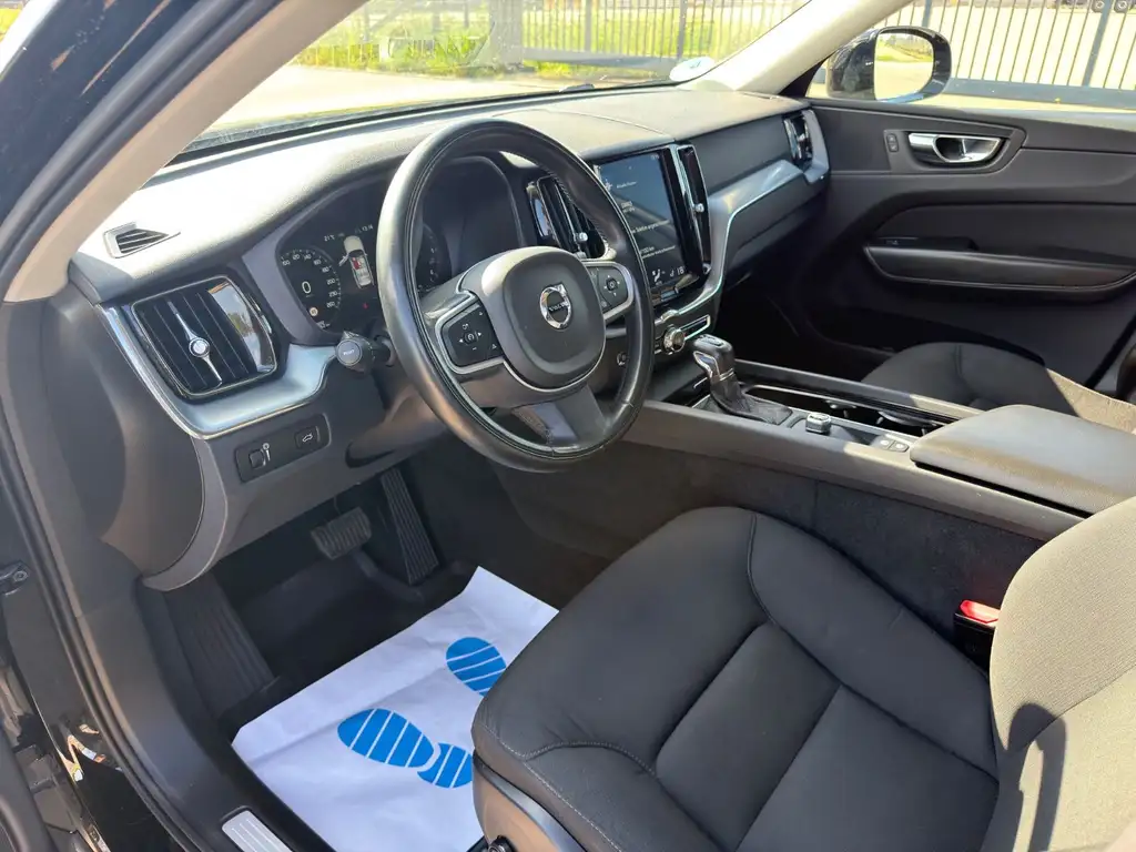 Volvo XC60 Momentum AWD | Nahezu Vollausstattung Bild 9