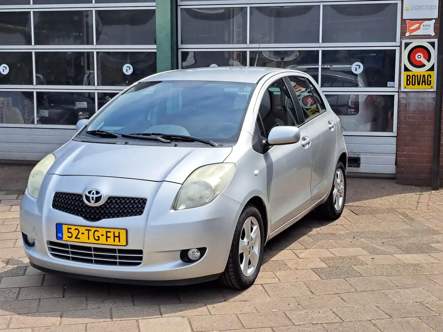 Toyota Yaris 1.3 VVTi Luna MMT Grey - 1
