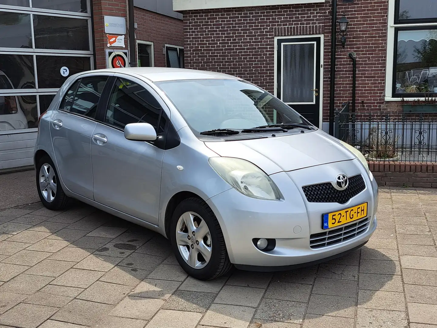 Toyota Yaris 1.3 VVTi Luna MMT Grey - 2
