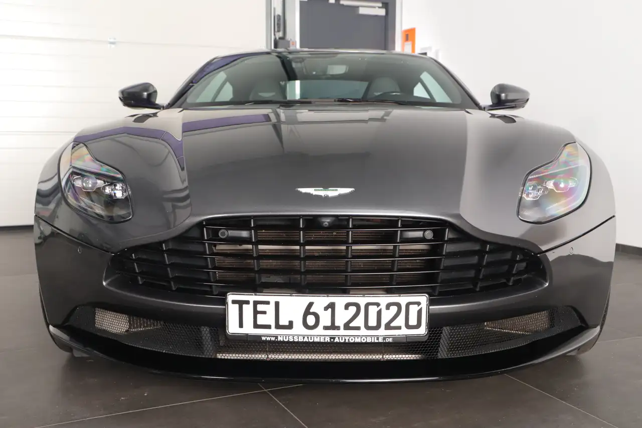 Aston Martin DB11