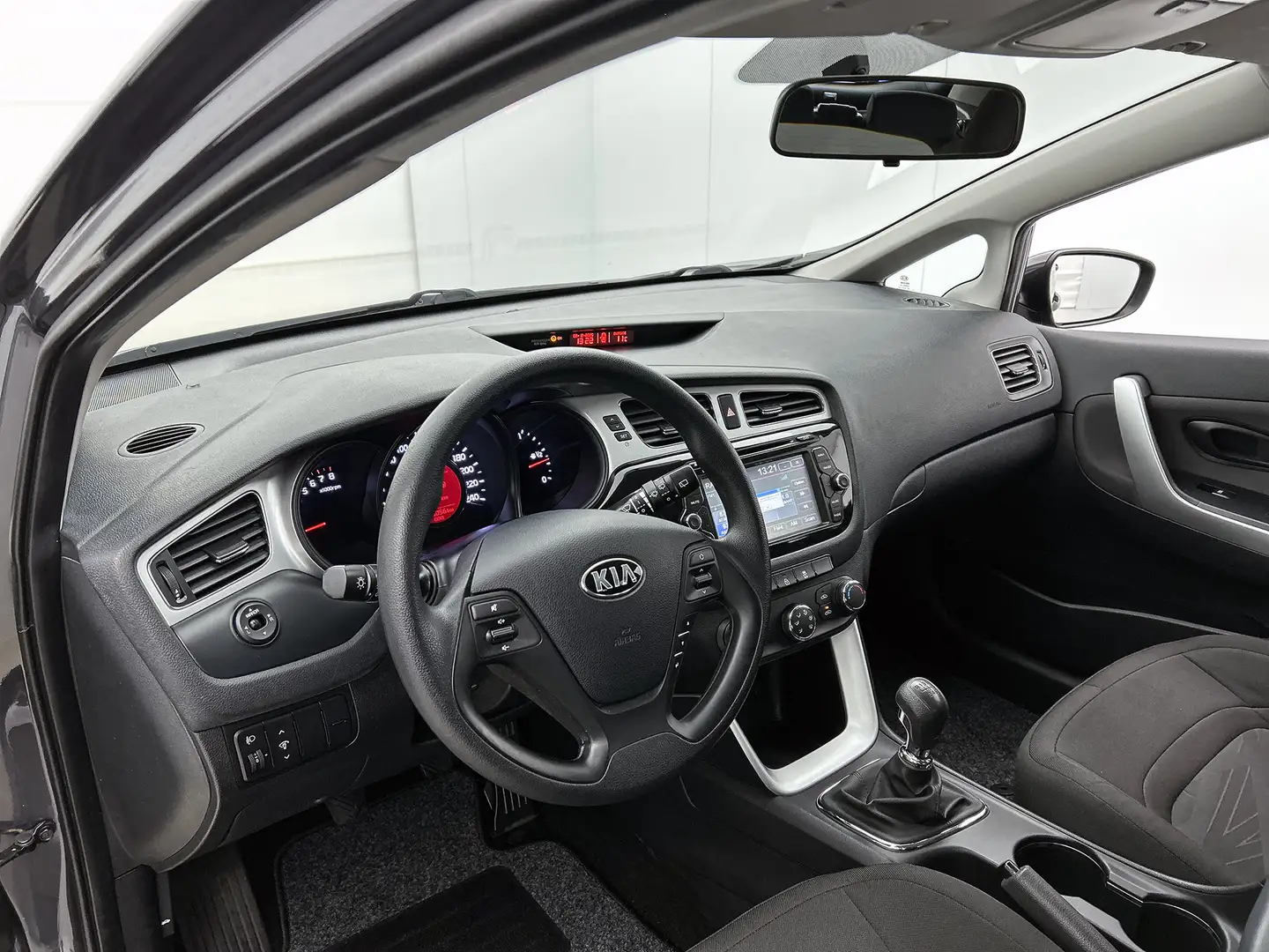 Kia Ceed / cee'd 1.4 CVVT Comfort Pack Camera, Airco Grau - 2