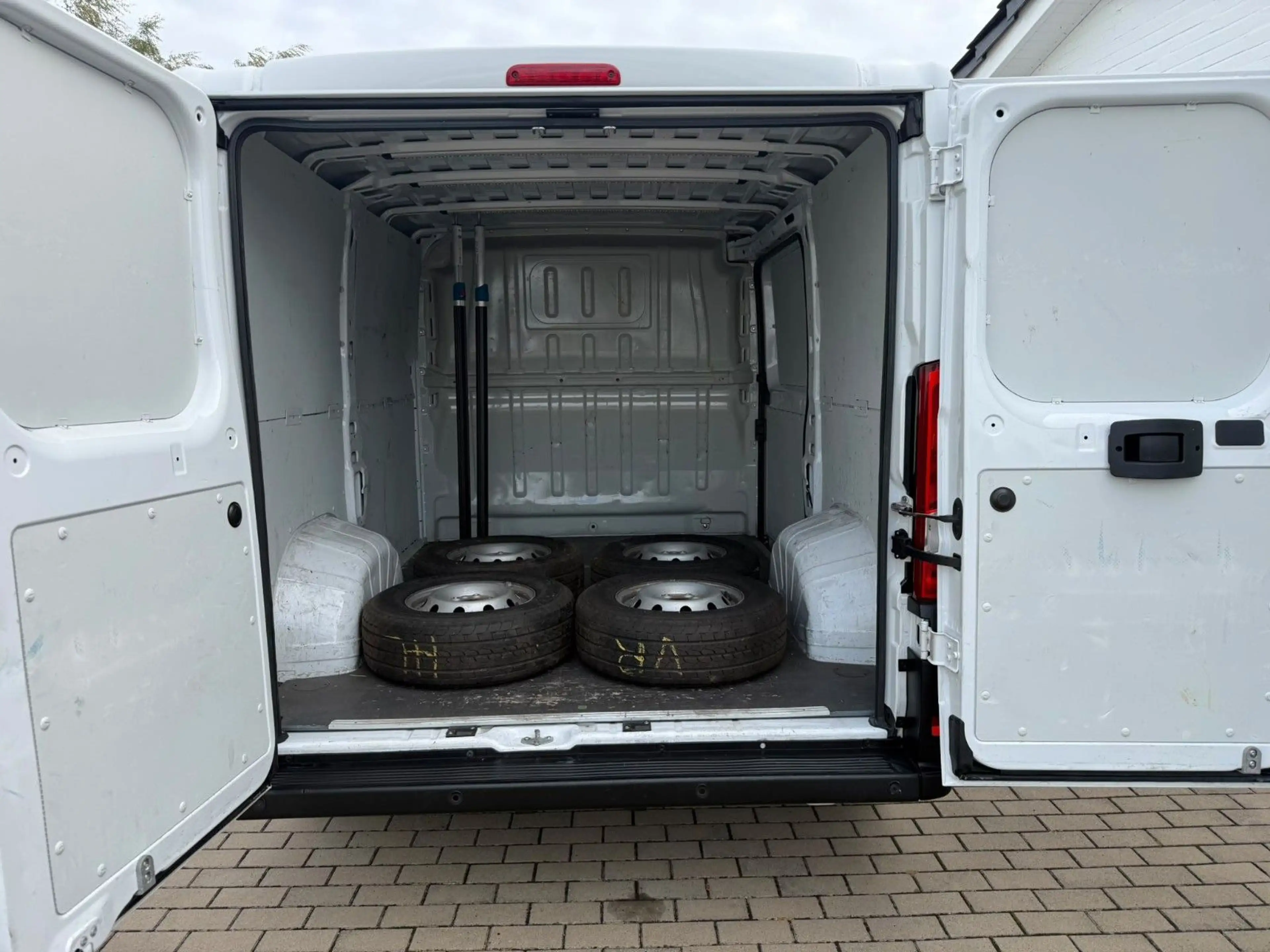 Fiat Ducato 2.3 RS: 3000 mm/KLIMA/31000Tkm/TÜVNEU — photo 9