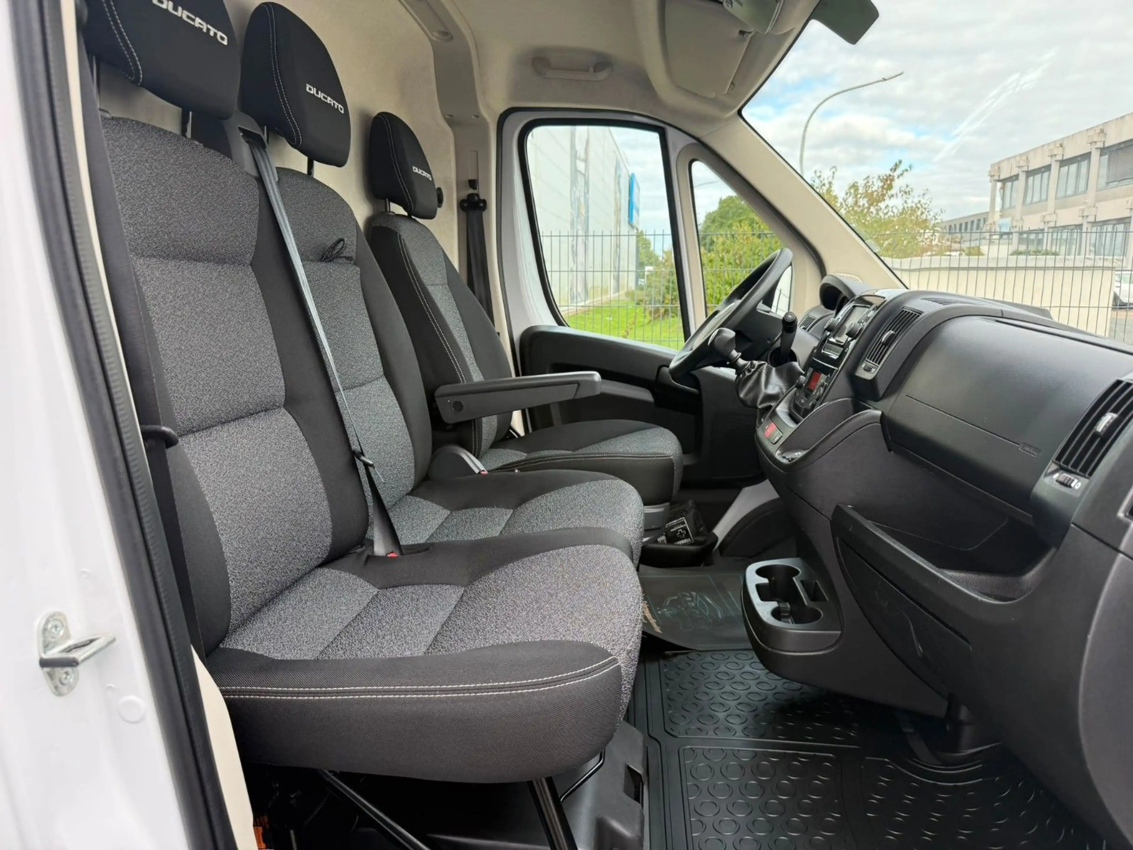 Fiat Ducato 2.3 RS: 3000 mm/KLIMA/31000Tkm/TÜVNEU — photo 12