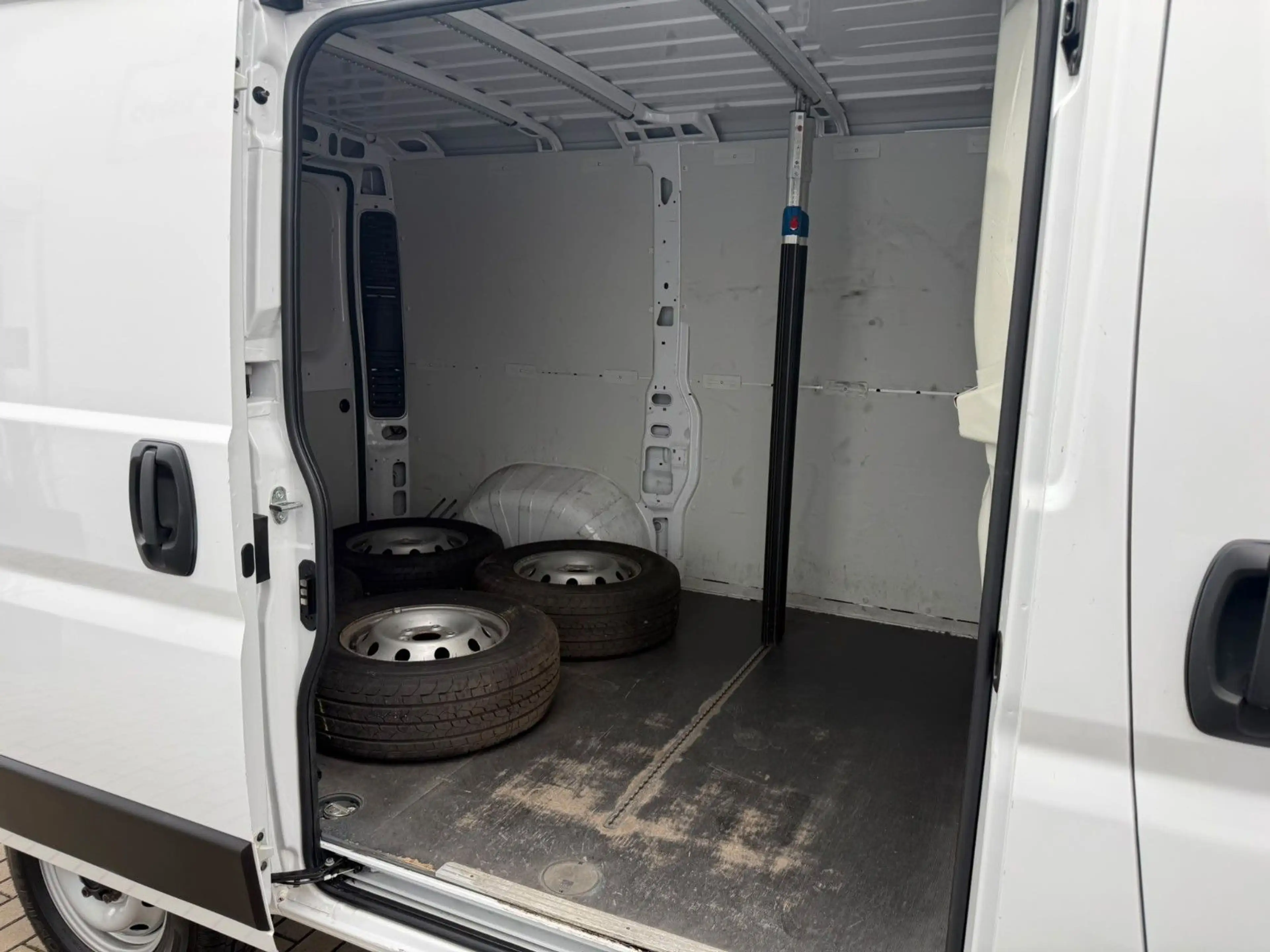 Fiat Ducato 2.3 RS: 3000 mm/KLIMA/31000Tkm/TÜVNEU — photo 10