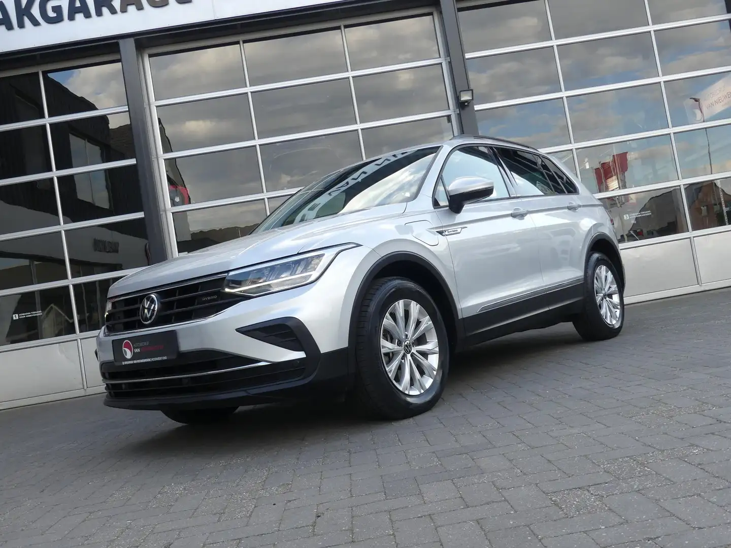 Volkswagen Tiguan 1.4 TSI eHybrid Business *t/m 10de bouwjaar garant Zilver - 2
