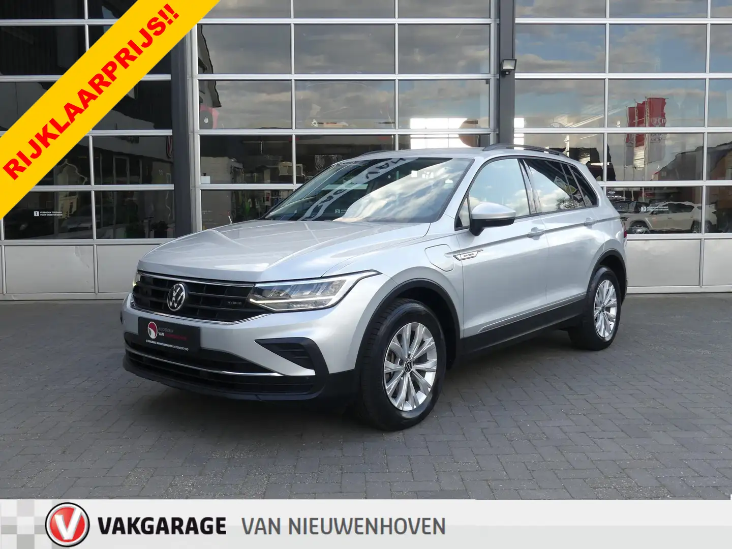 Volkswagen Tiguan 1.4 TSI eHybrid Business *t/m 10de bouwjaar garant Zilver - 1