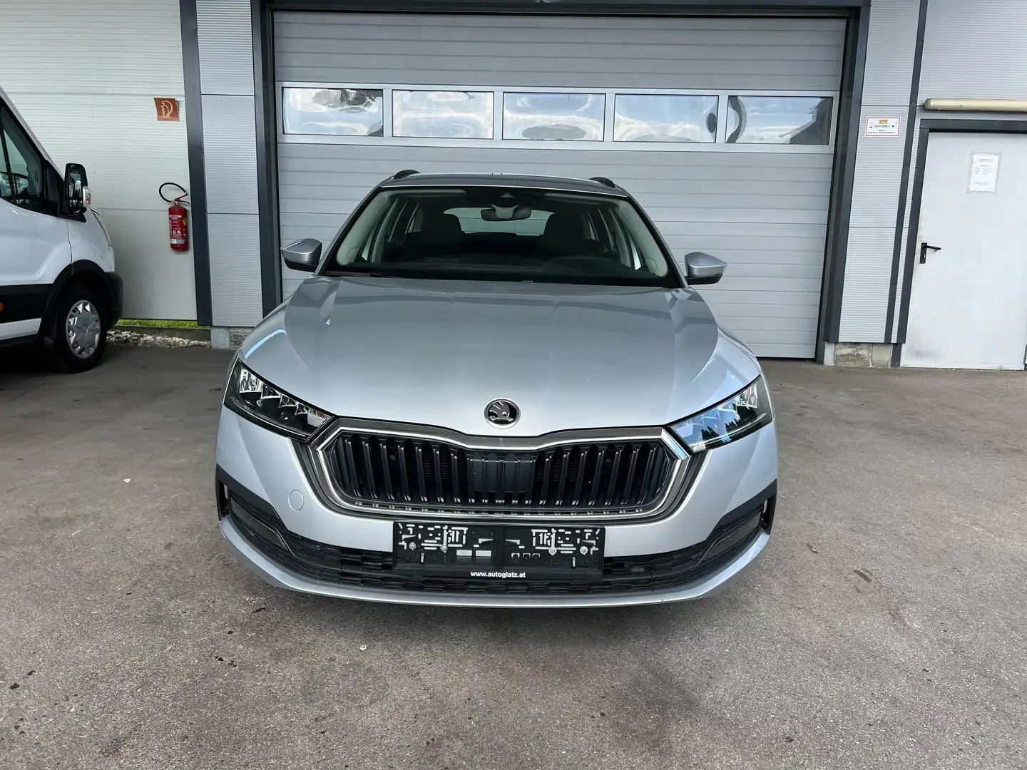 Skoda Octavia Combi 2,0 TDI 4x4 Ambition DSG LED/ASSIST./PARKTR. Silber - 1