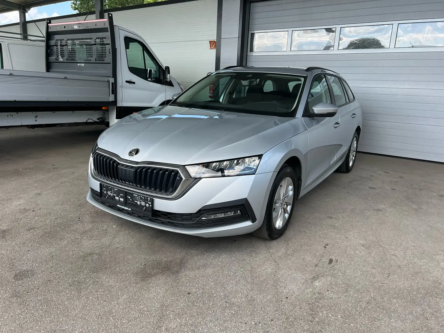Skoda Octavia Combi 2,0 TDI 4x4 Ambition DSG LED/ASSIST./PARKTR. Silber - 2