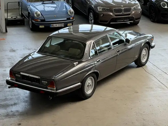 Jaguar XJ12