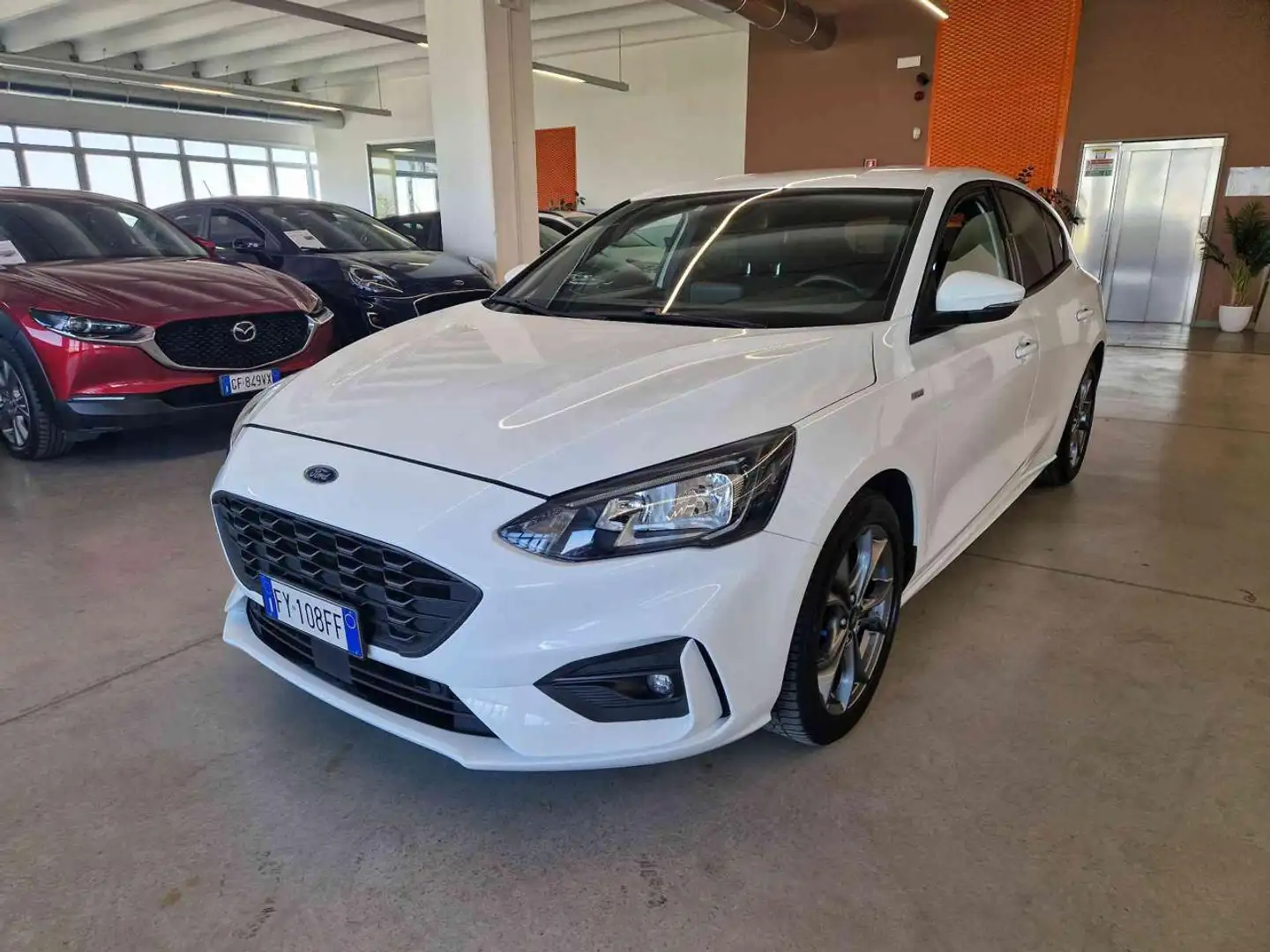 Ford Focus 1.0 EcoBoost 125 CV 5p. ST-Line Bianco - 1