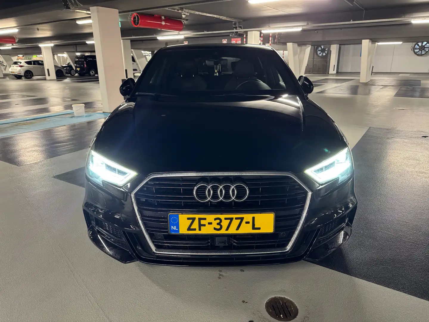 Audi A3 Audi A3 Sportback 35 TFSI S Line Automaat 2019 Zwart - 2