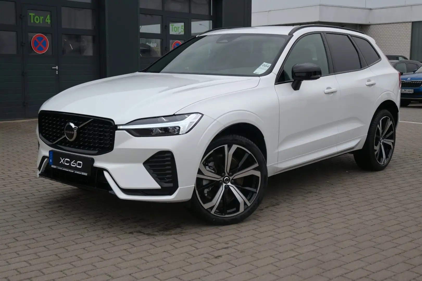 Volvo XC60 B4 B Autom. Plus Dark*STDHZG*BLIS*ACC Weiß - 1