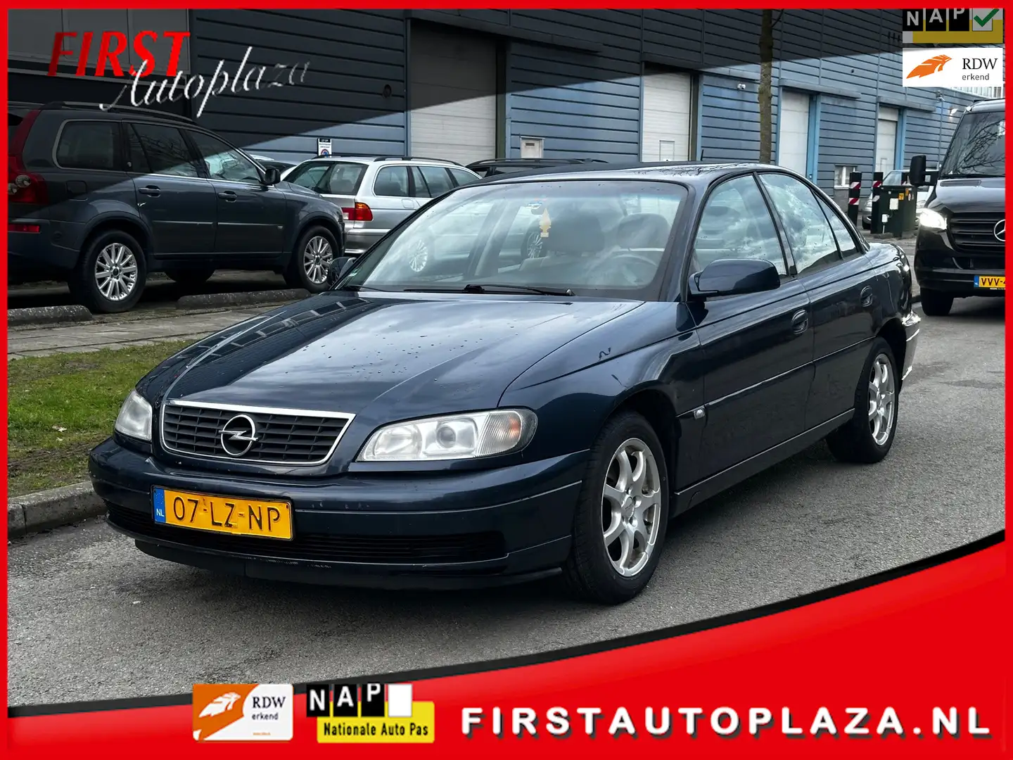 Opel Omega 2.2i-16V Onyx Edition AUTOMAAT LEDER/CAMERA | INRU plava - 1