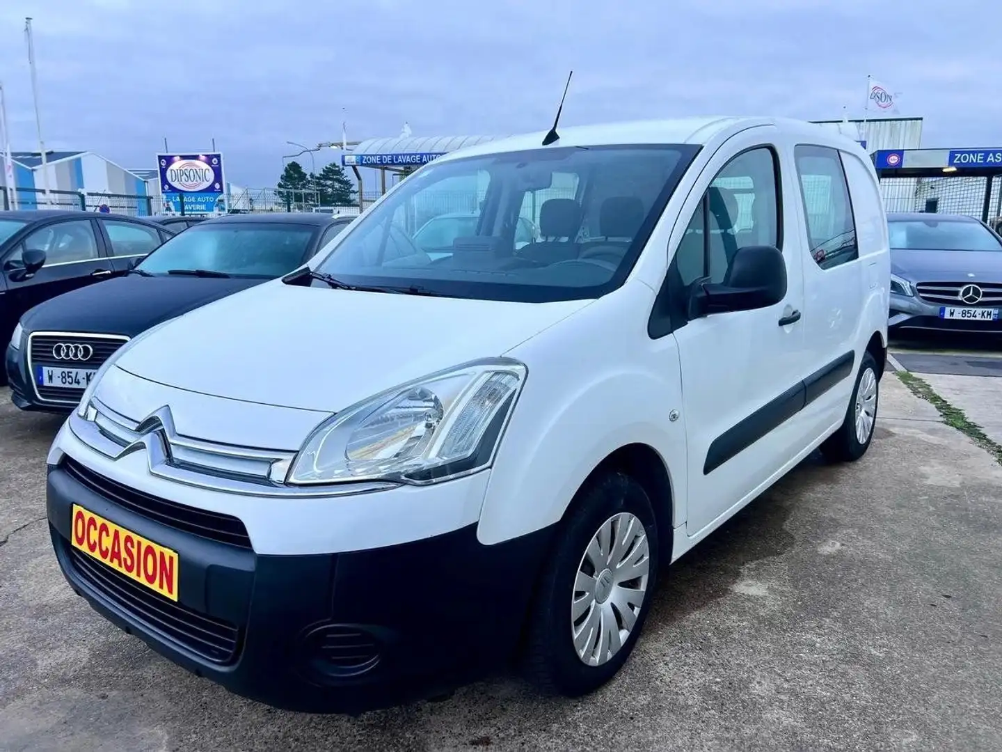 Citroen Berlingo 1,6 HDI 75CH CLIM / GPS / BLUETOOTH / CARNET / PAS DE TVA Blanc - 1