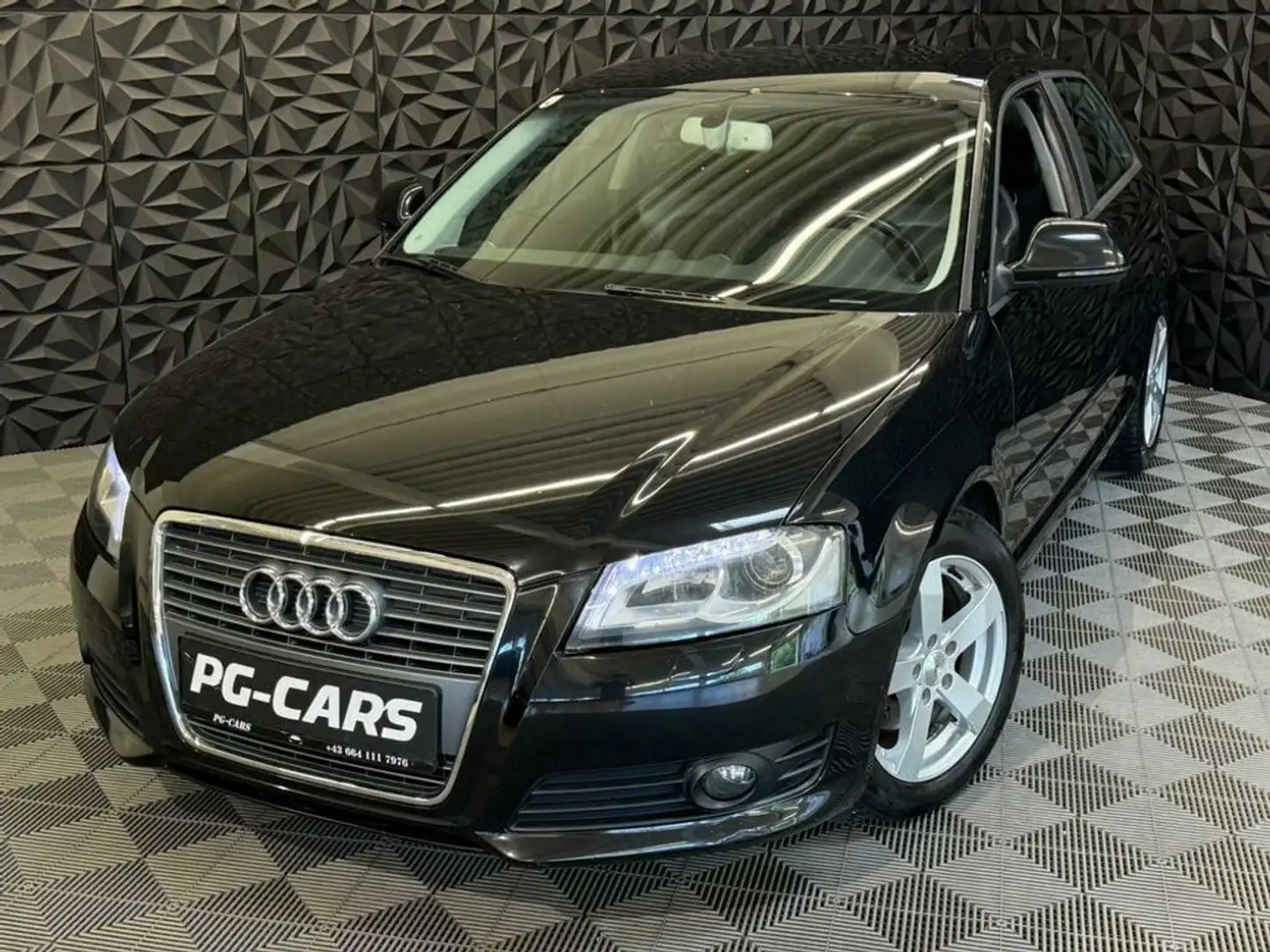 Audi A3 1.8 TFSI Ambiente Aut. Schwarz - 1
