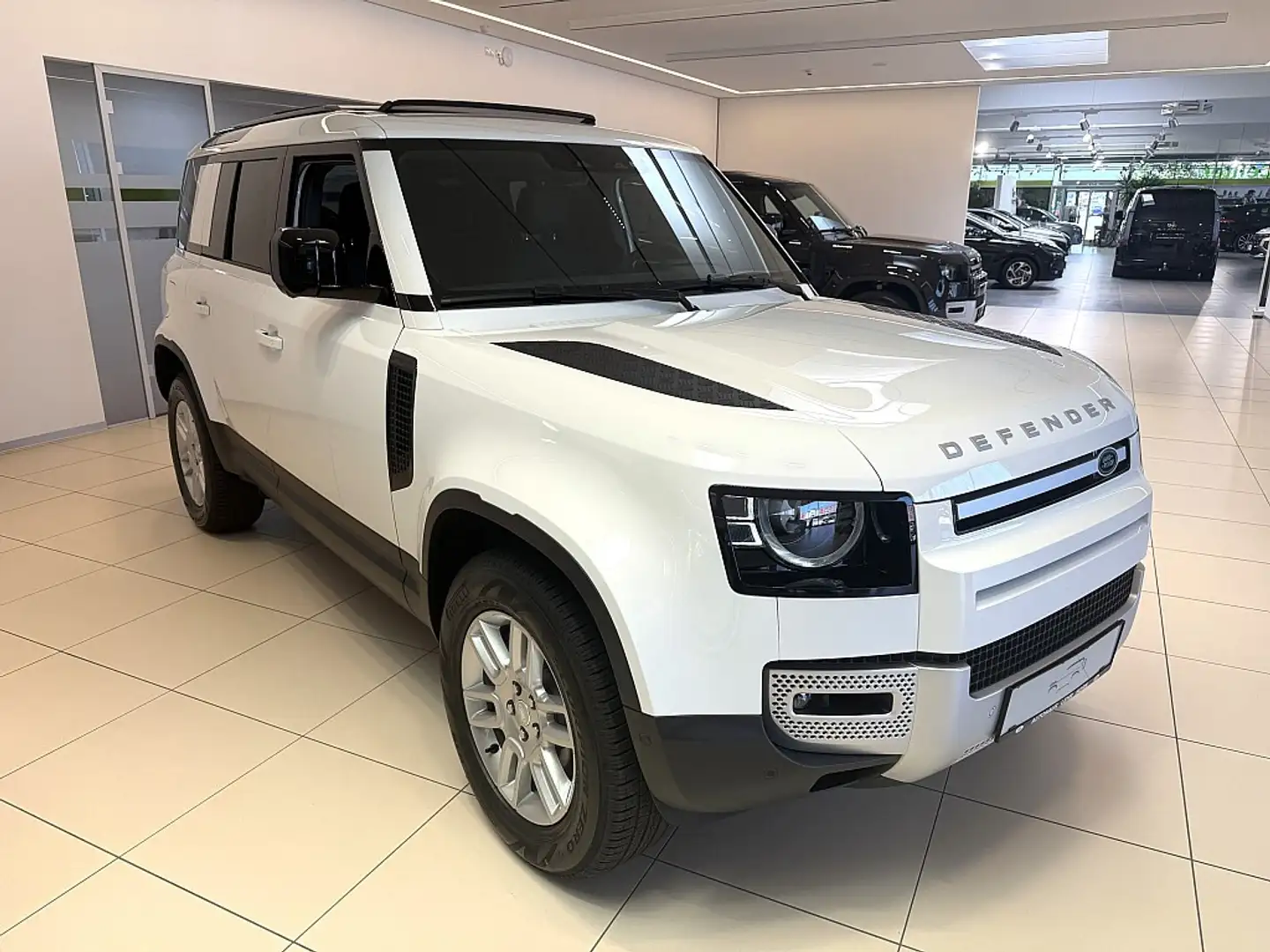 Land Rover Defender 110 P300e PHEV AWD S Aut. Wit - 1