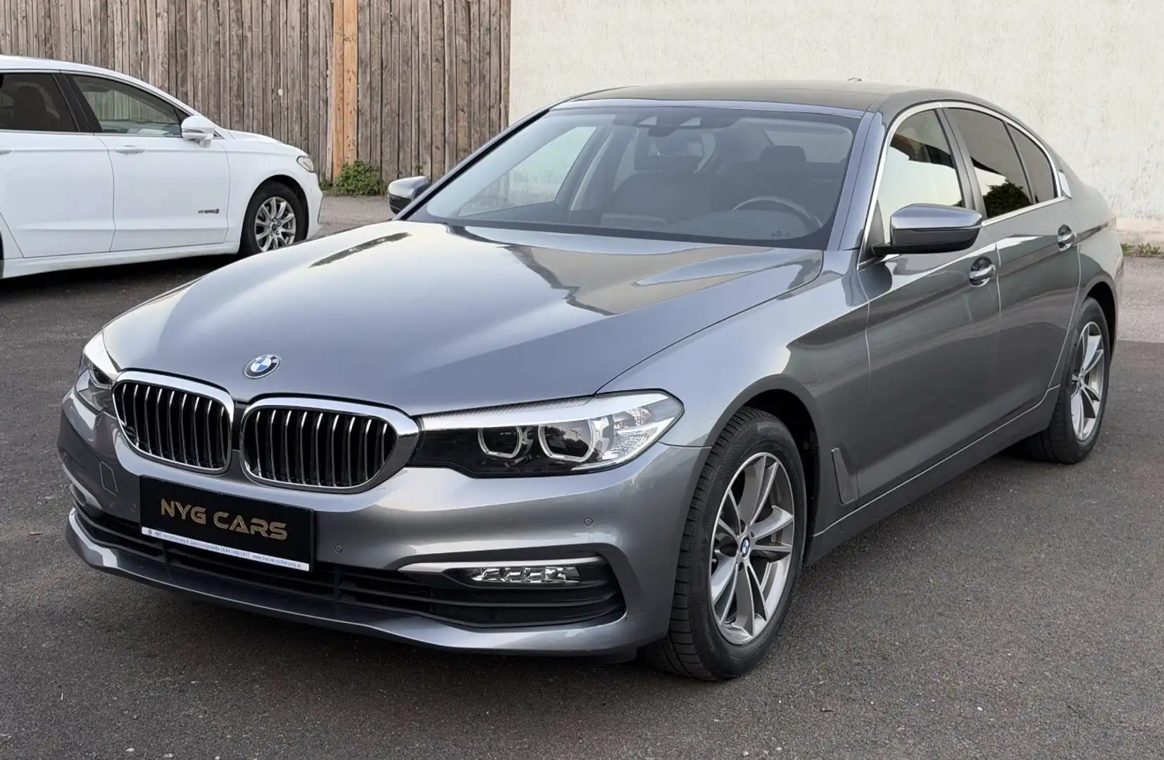BMW 520 520 d xDrive Grau - 2