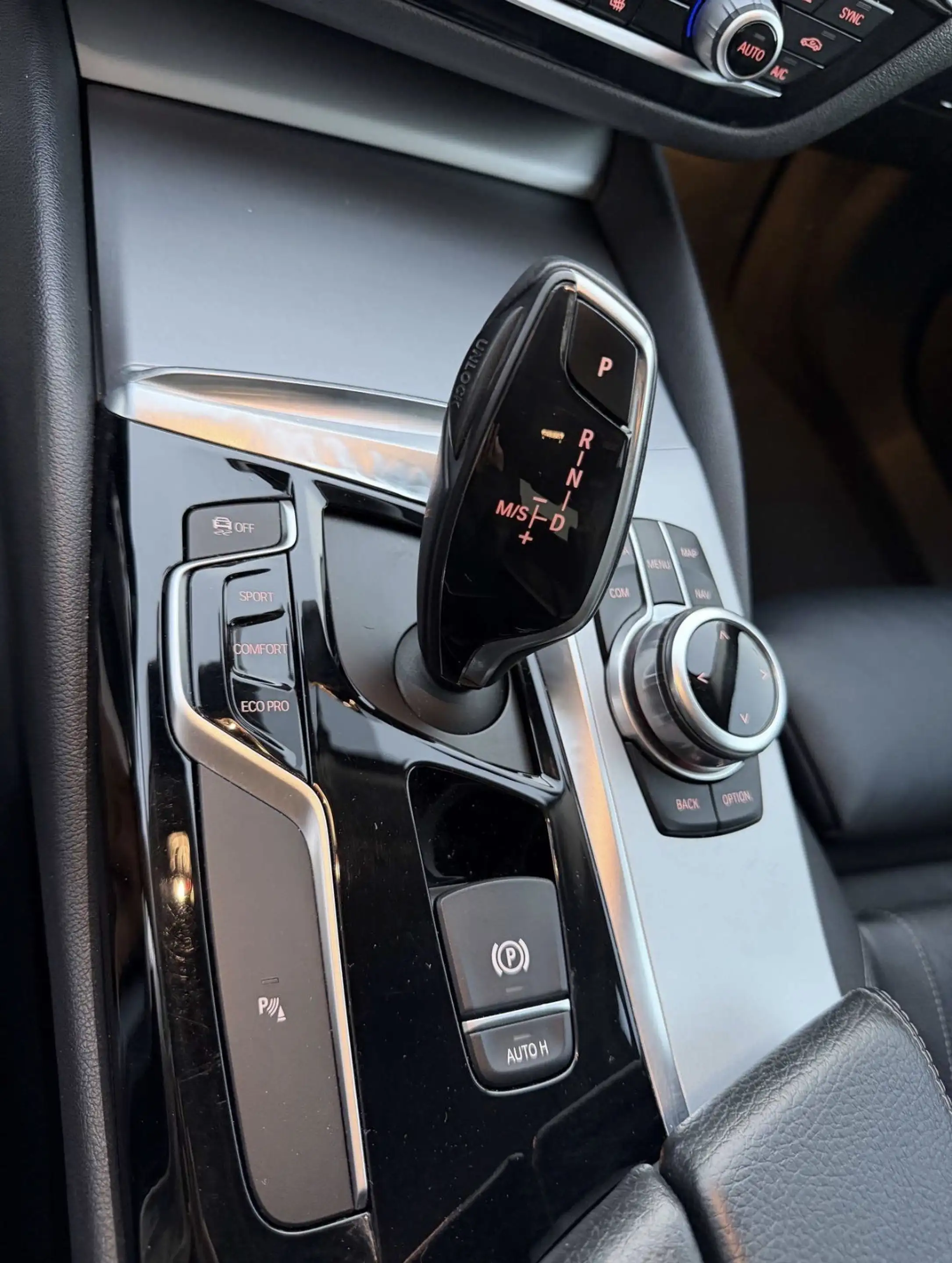 BMW 520 520 d xDrive — photo 12