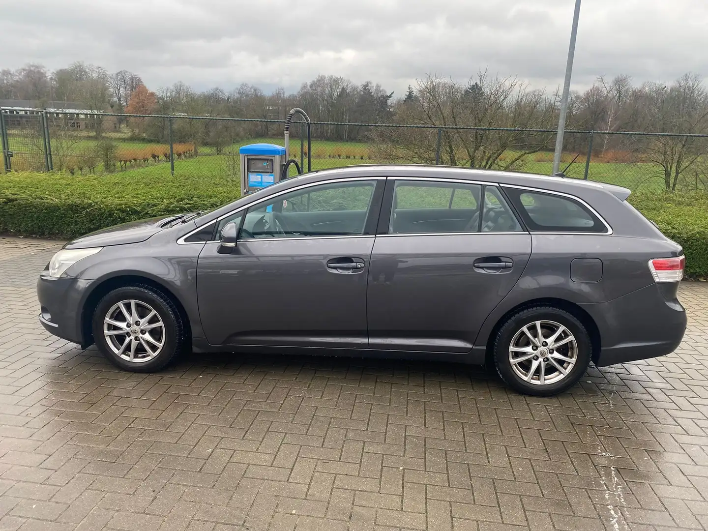 Toyota Avensis 2.0 Turbo D4D 16v Linea Luna DPF - 1