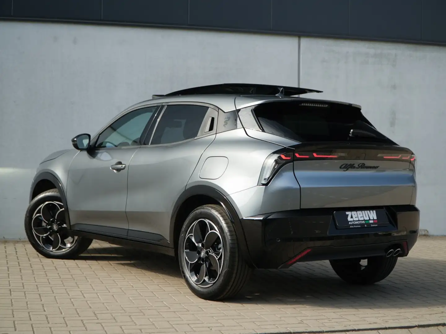Alfa Romeo Junior 1.2 Turbo 136 PK Ibrida | Techno | Pano Dak | 18" Gri - 2