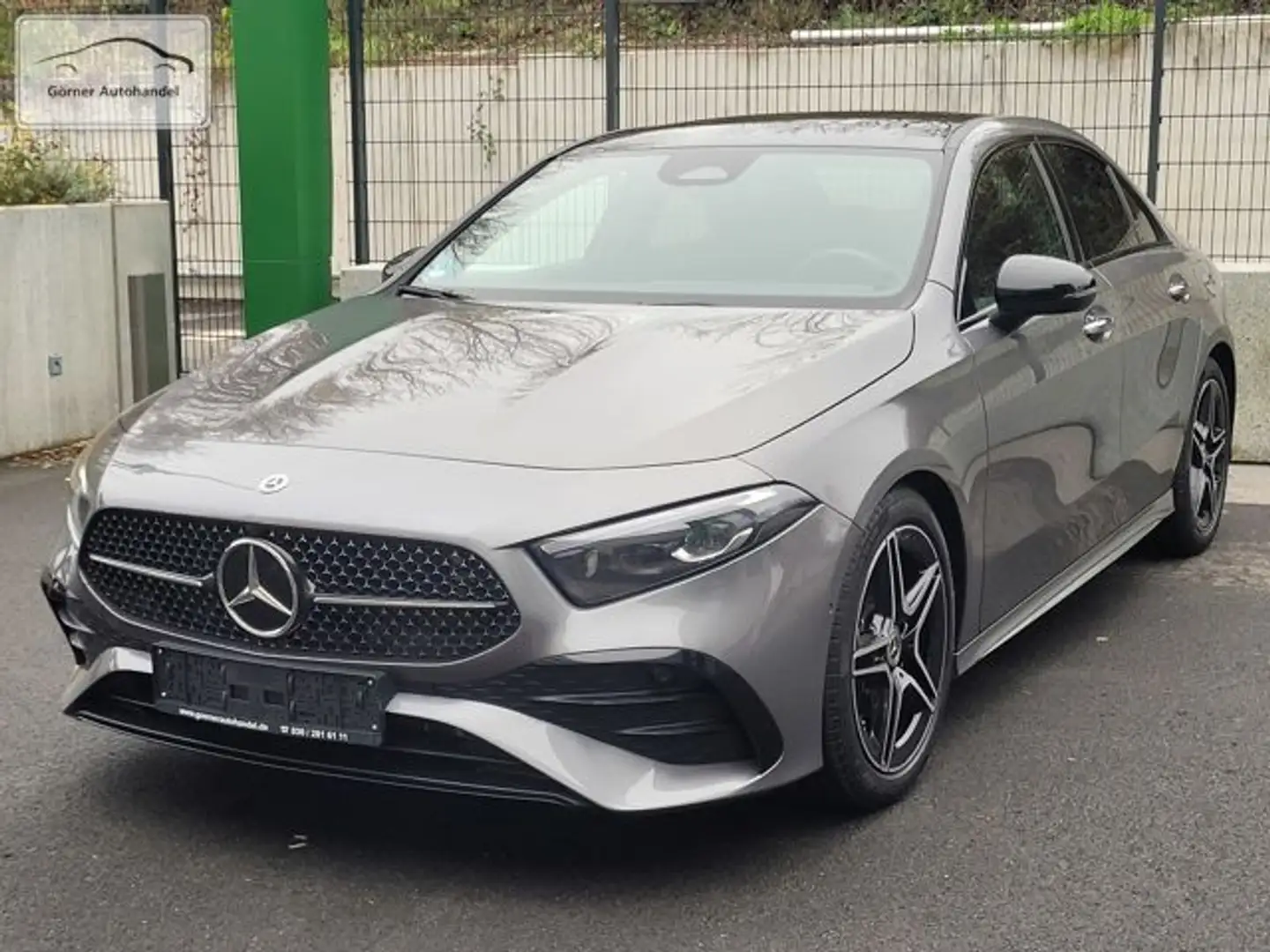 Mercedes-Benz A 180 Limousine AMG Pano+Night+Multibeam+Kamera Grau - 2