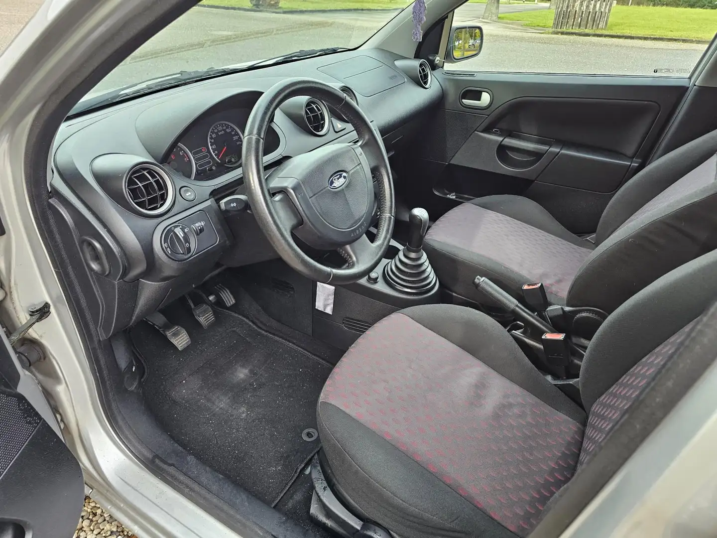 Ford Fiesta 1.3 Futura 5-deurs *79.000km* Grau - 2