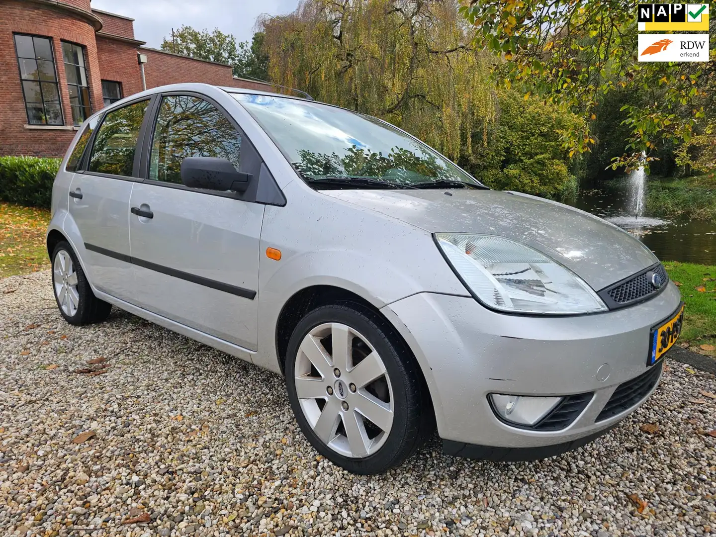 Ford Fiesta 1.3 Futura 5-deurs *79.000km* Grau - 1