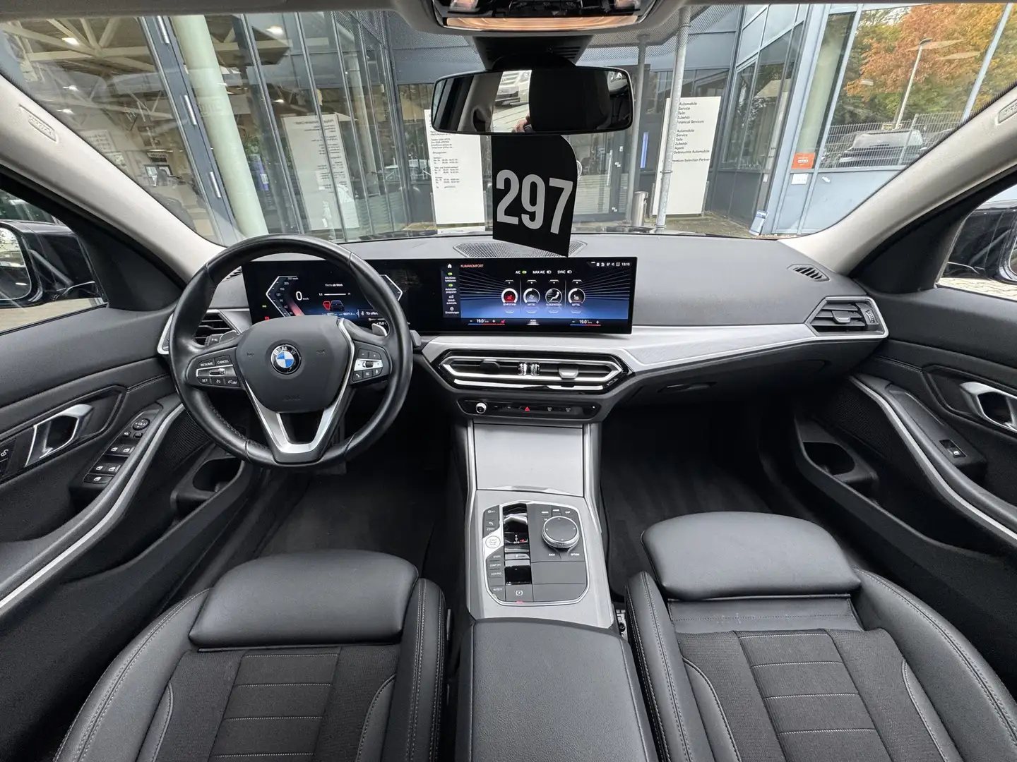 BMW 318 i Touring Widscreen PDC Sportsitz DAB SHZ Schwarz - 2