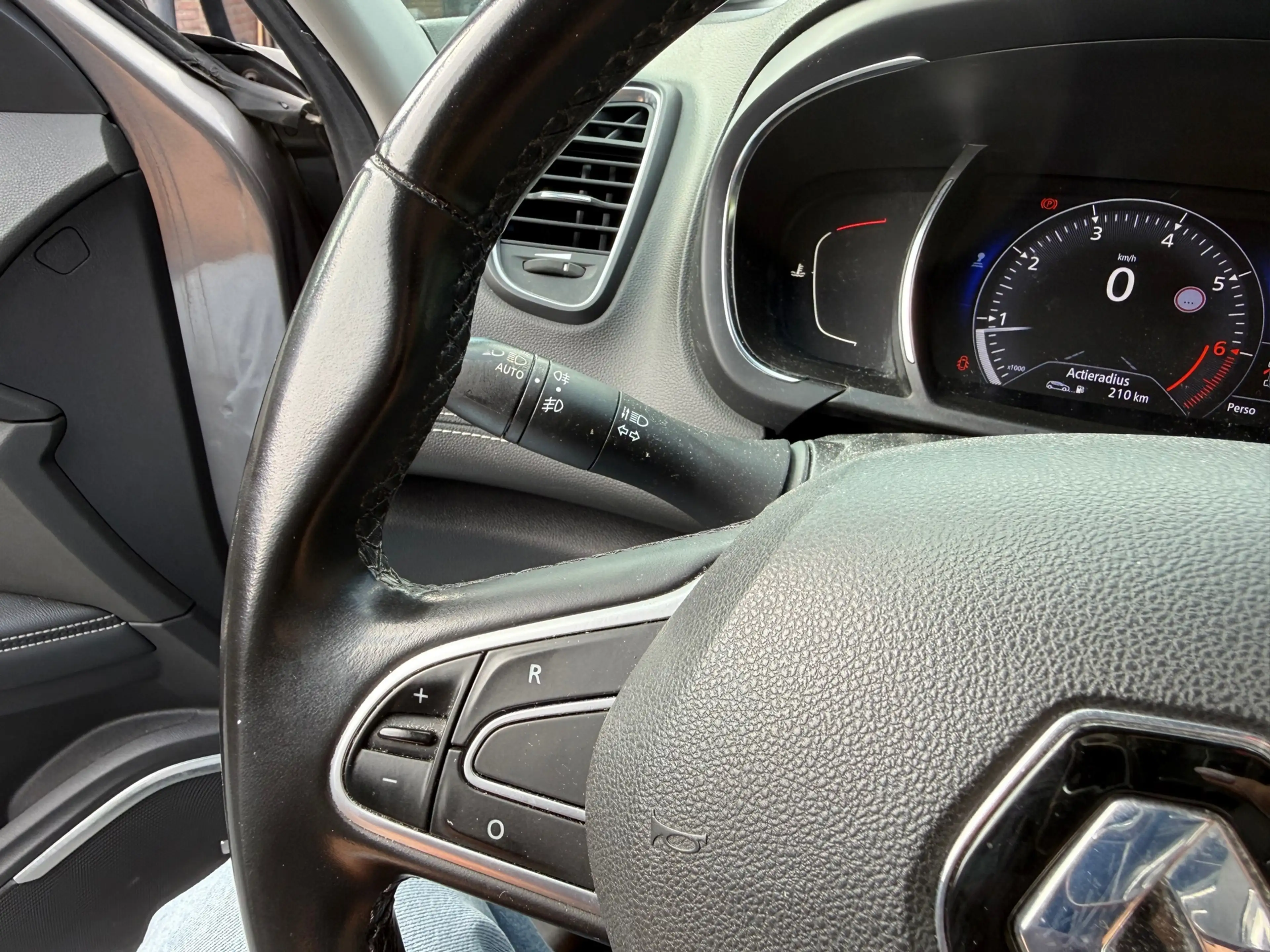 Renault Grand Scenic 1.2 TCe Bose / Bluetooth / Camera / Parkeersensore — photo 19