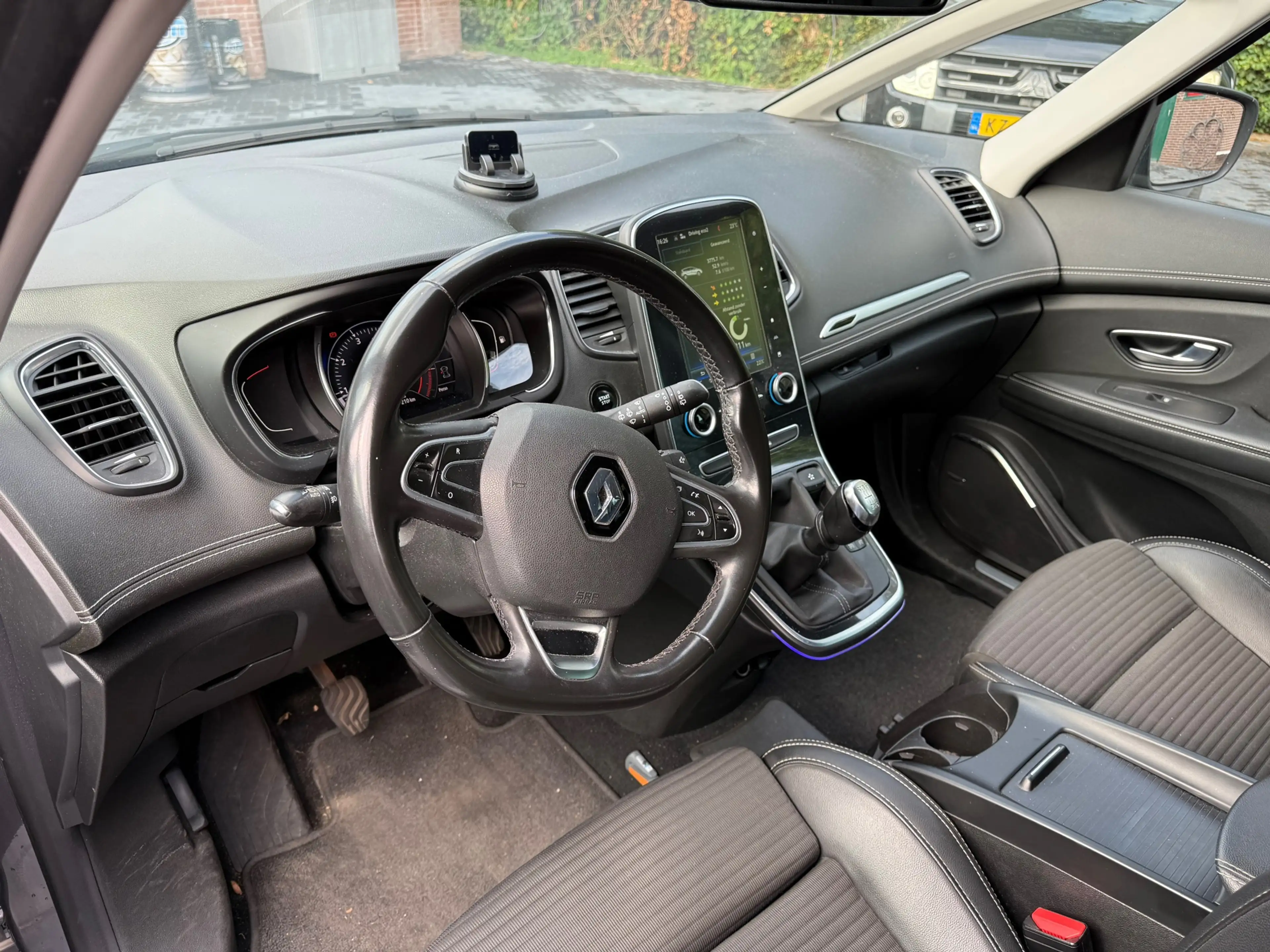 Renault Grand Scenic 1.2 TCe Bose / Bluetooth / Camera / Parkeersensore — photo 25