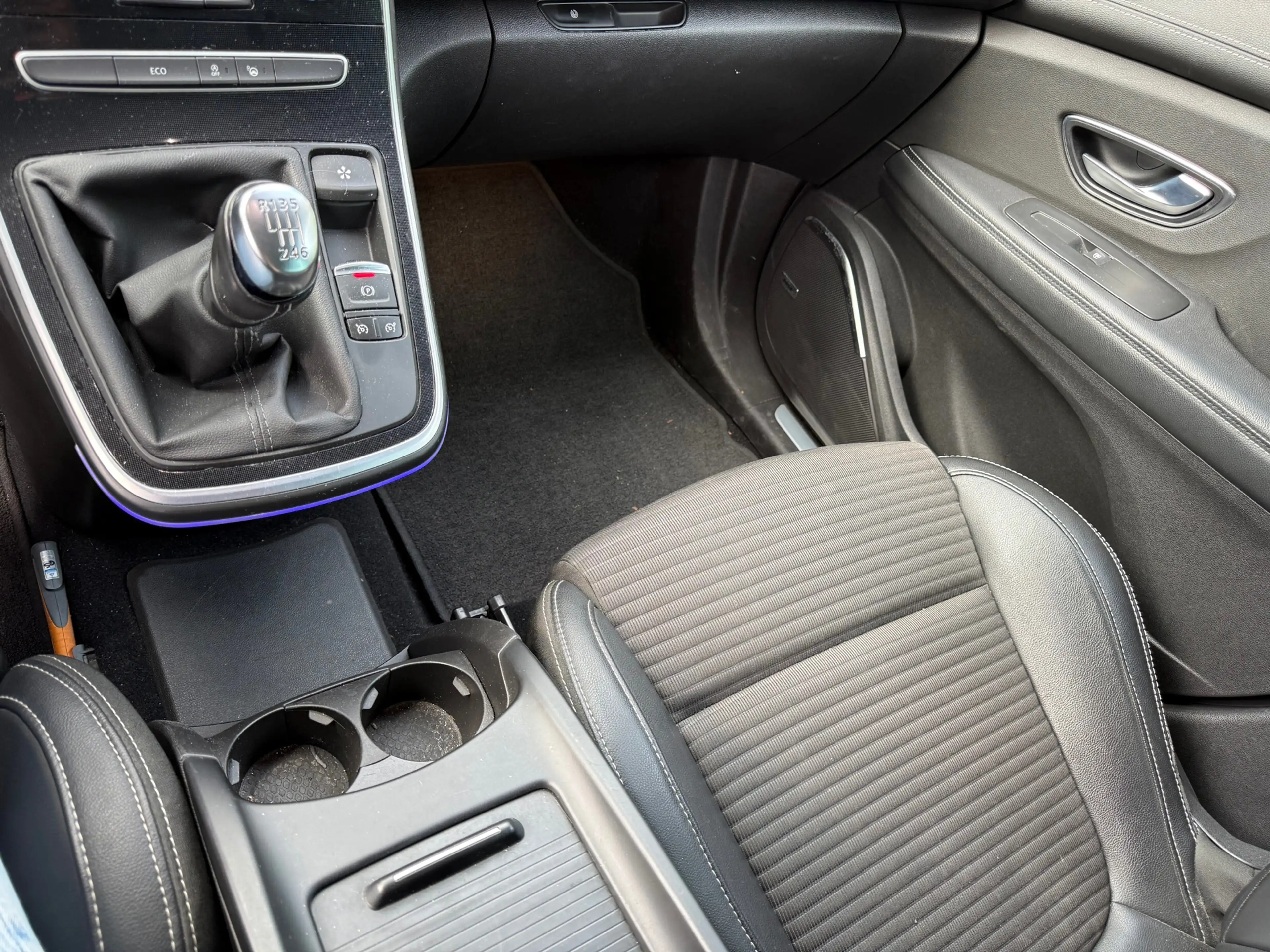Renault Grand Scenic 1.2 TCe Bose / Bluetooth / Camera / Parkeersensore — photo 17