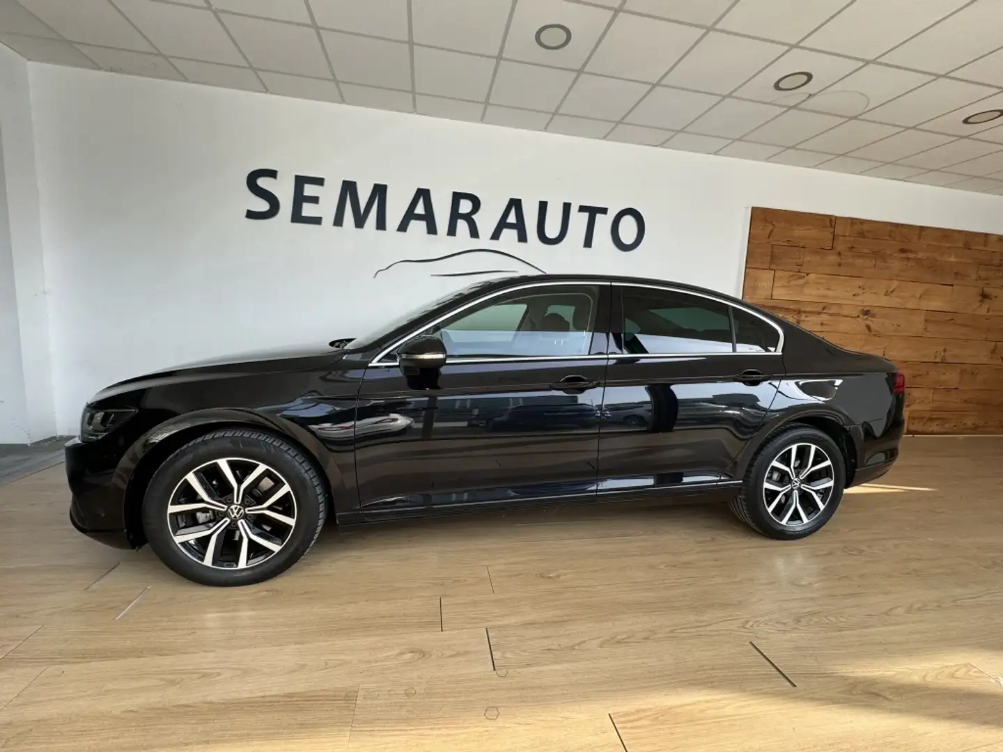 Volkswagen Passat 2.0TDI EVO Executive DSG7 110kW Negro - 1