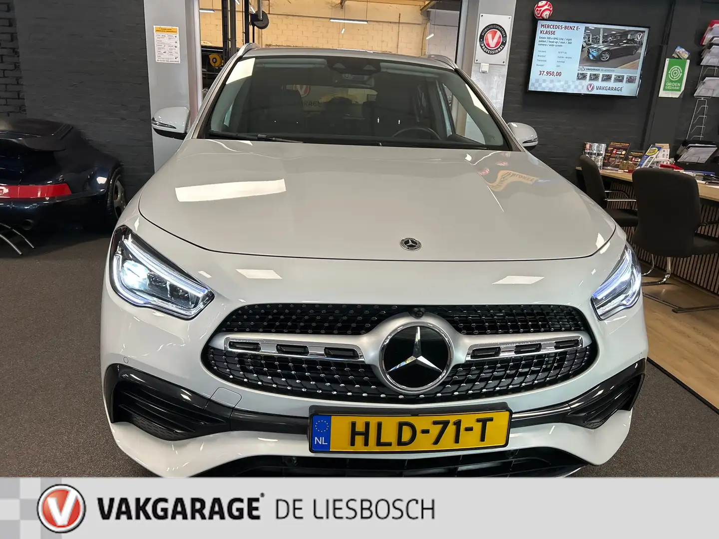 Mercedes-Benz GLA 250 e AMG Line / camera / Navigatie / sfeer verlichtin Wit - 2
