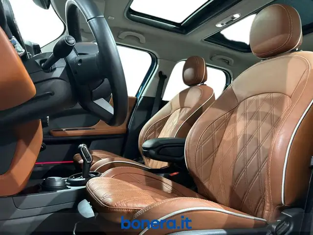 MINI Countryman view 14
