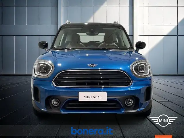 MINI Countryman view 3