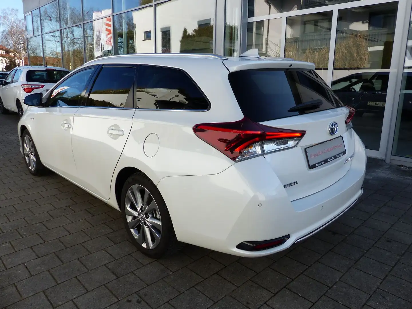 Toyota Auris Auris TS 1.8 Hybrid Executive Navi Tempomat SHZ Weiß - 2