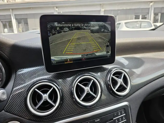 Mercedes-Benz Gla view 14