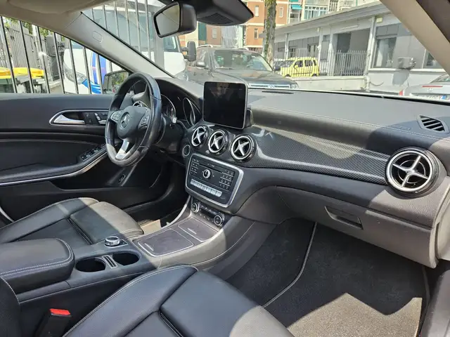 Mercedes-Benz Gla view 17